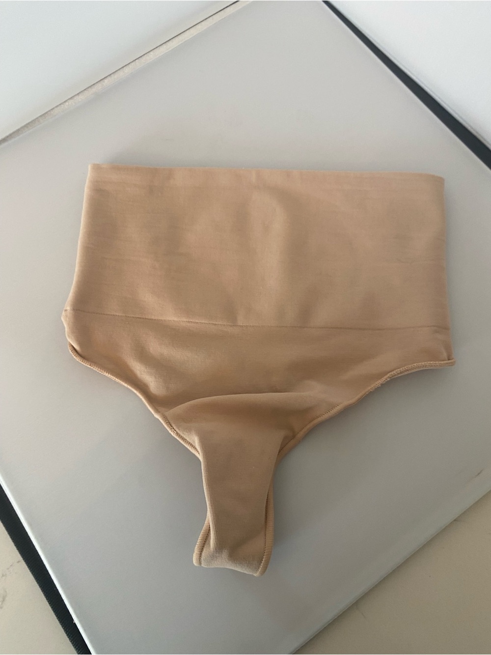 Skims shapewear tan highrise brief size large/extra large. New without tags.